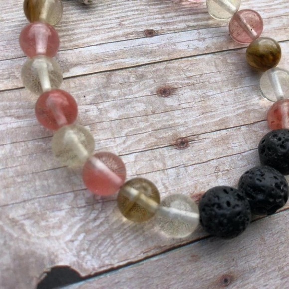 Quartz Aromatherapy Bracelet - Picture 2 of 6